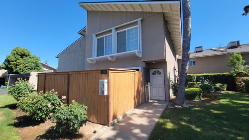 6680 N 3rd St, Fresno, CA, 93710-4028 | Card Image