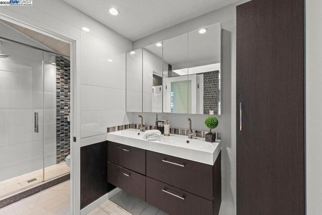 Primary Bath!! | Image 23