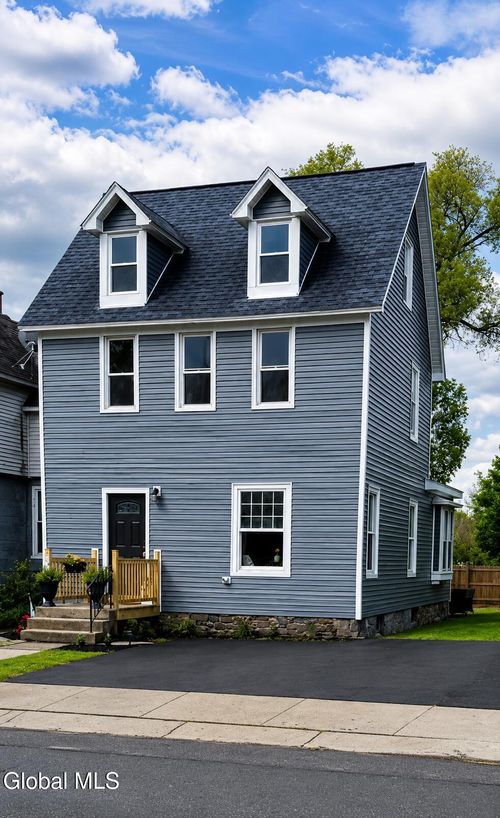 866 Thompson St, Schenectady, NY, 12306-4025 | Card Image