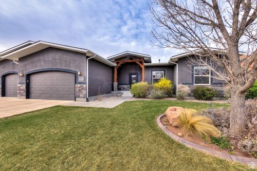 284 Mcgill Ave, Moab, UT, 84532-2165 | Card Image