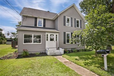 2544 Niagara Road, Home with 4 bedrooms, 2 bathrooms and null parking in Wheatfield NY | Image 1