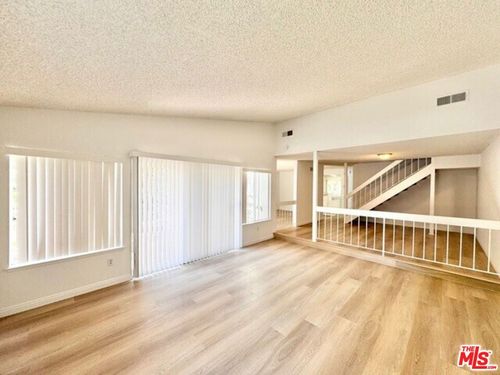 10464 Larwin Ave, Chatsworth, CA, 91311-2064 | Card Image