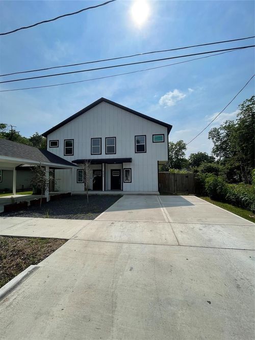b-8305 Prairie View Dr, Houston, TX, 77088-6137 | Card Image