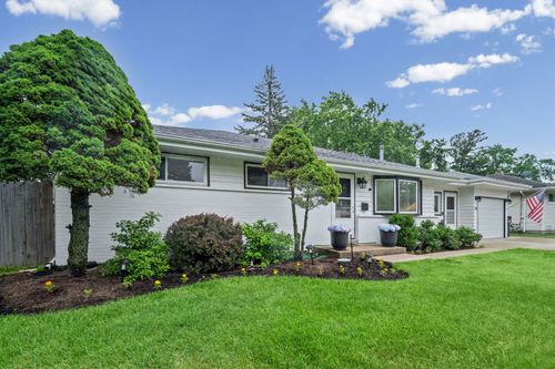 35 Johnathan Rd, Lake Zurich, IL, 60047-1261 | Card Image