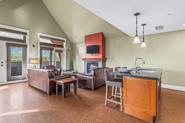 402 - 191 Kananaskis Way, Condo with 3 bedrooms, 3 bathrooms and 1 parking in Canmore AB | Image 8