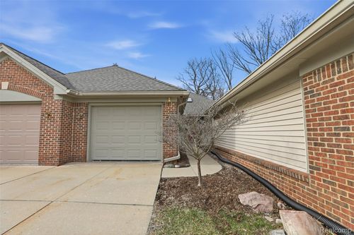 21400 Magnolia Ct, Farmington Hills, MI, 48336-4109 | Card Image