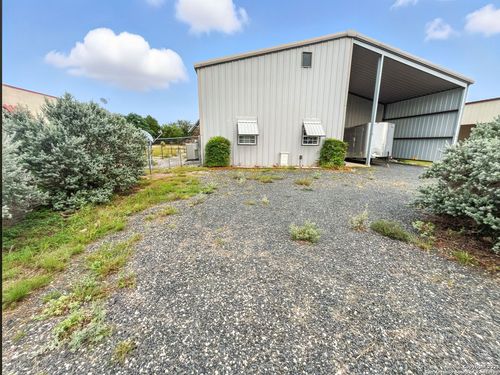 214 Star Ln, Pipe Creek, TX, 78063-5147 | Card Image