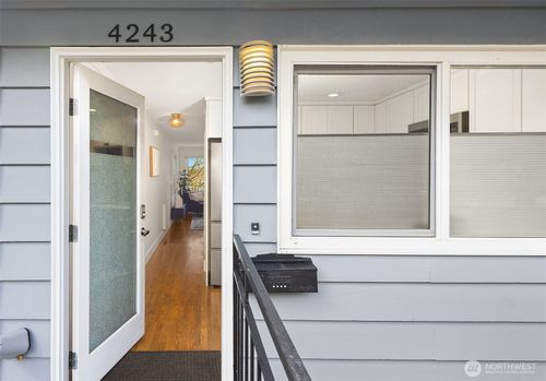 4243 Palatine Ave N, Seattle, WA, 98103-7027 | Card Image