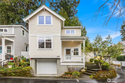 672 Madison Ave N, Bainbridge Island, WA, 98110-2719 | Card Image