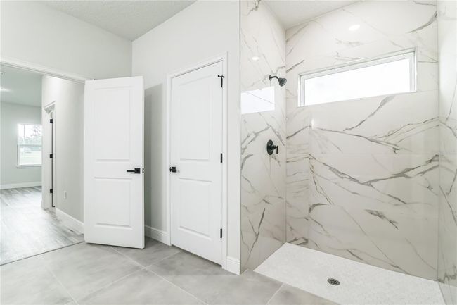 Master Bathroom | Image 9