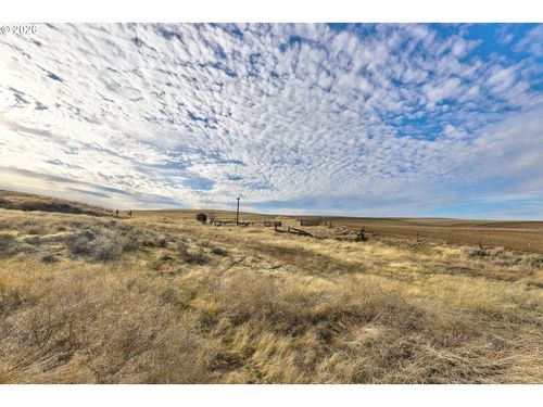 62722 Hart Rd, Moro, OR, 97039 | Card Image