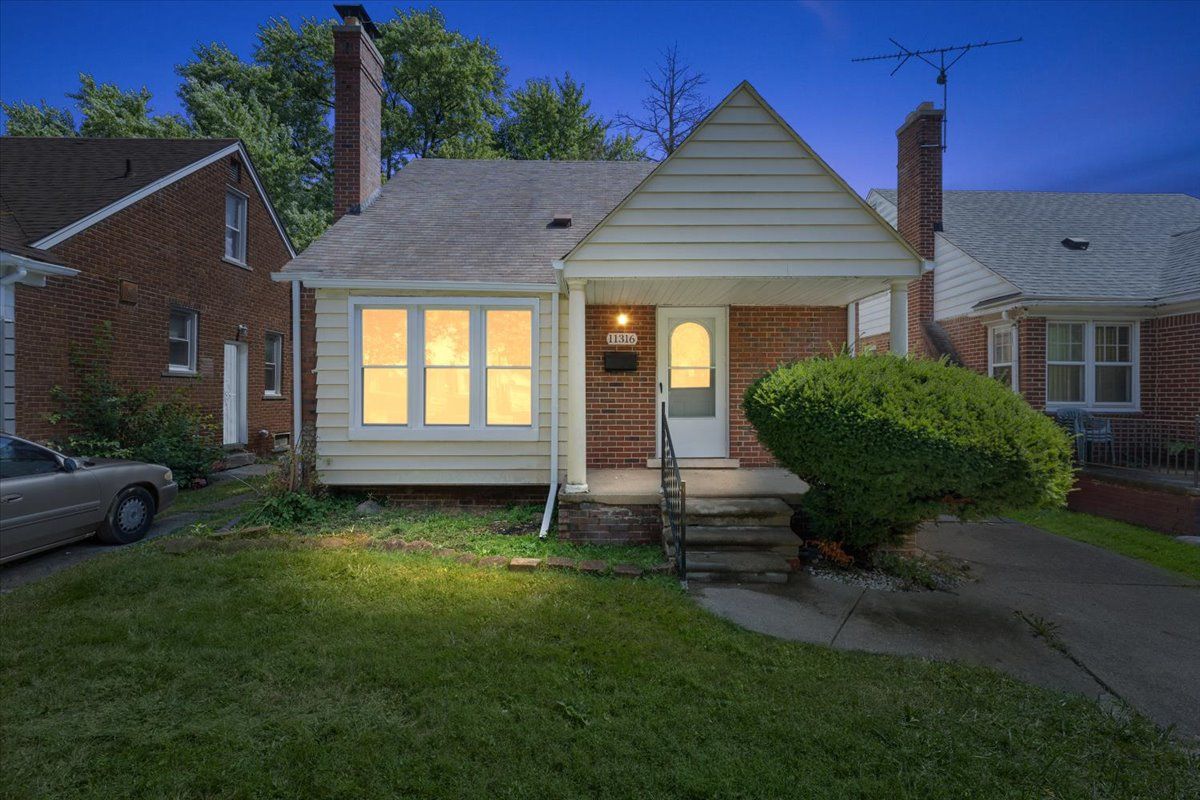 Beaverland , Redford, MI 48239