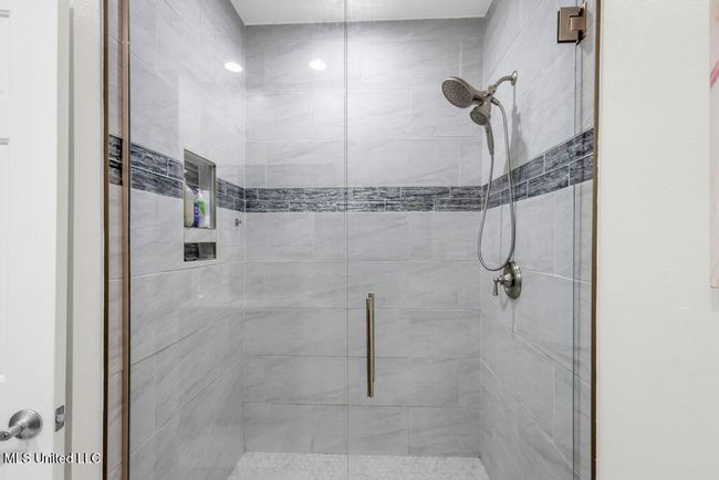 Hall Bathroom | Image 27