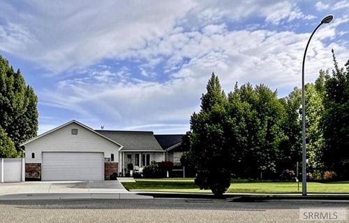 3010 Simon St, Idaho Falls, ID, 83402-5695 | Card Image