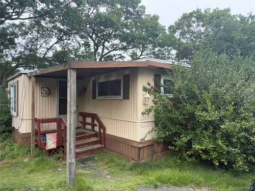2 Periwinkle Dr, Bohemia, NY, 11716-4033 | Card Image
