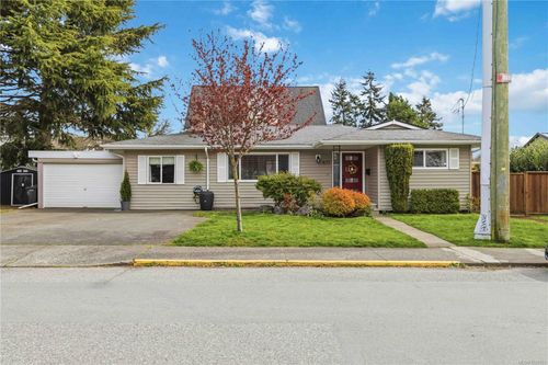 655 Rothwell St, Victoria, BC, V9A4E2 | Card Image
