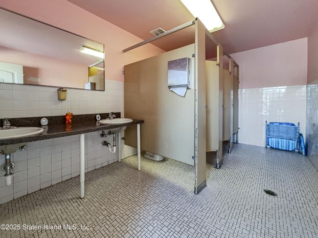 81 Selvin Loop | Image 35