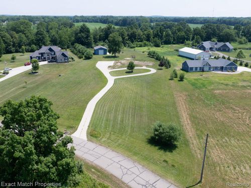 2125 Hickory Acres Dr, Howell, MI, 48855-8335 | Card Image