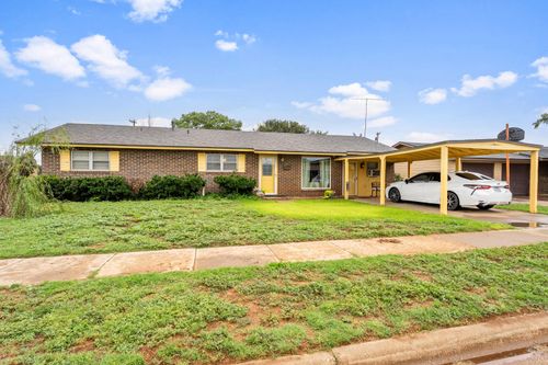 903 E Ripley St, Brownfield, TX, 79316-3828 | Card Image