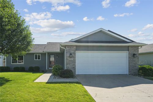 1007 Wolf Dr Nw, Cedar Rapids, IA, 52405-7031 | Card Image