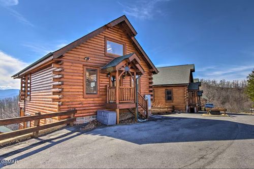 2310 Top Of The World Dr, Sevierville, TN, 37876-4605 | Card Image