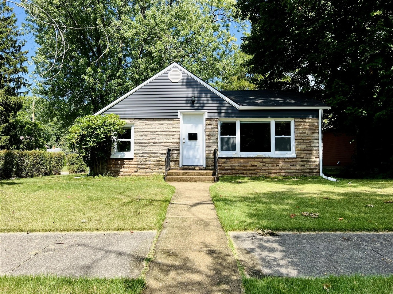 May St, Benton Harbor, MI 49022