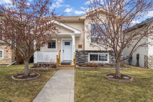 10 Hawthorne Way, Penhold, AB, T0M1R0 | Card Image