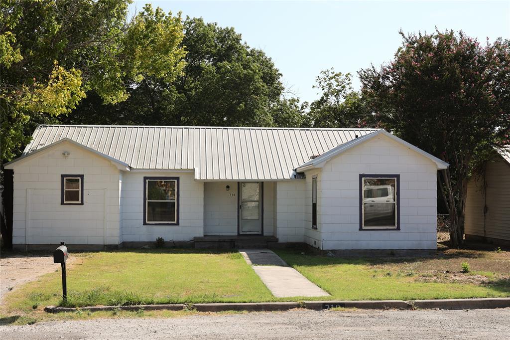 Avenue I , Clifton, TX 76634