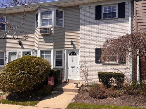 31-36-31-36 Wilshire Ln, Oakdale, NY, 11769-1441 | Card Image