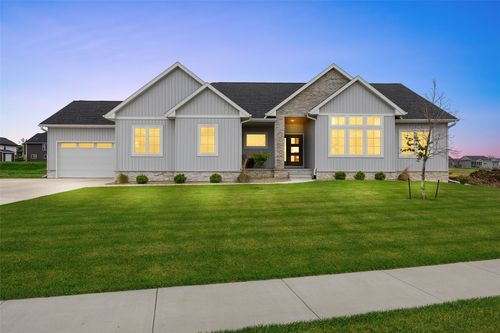 5267 Silver Rock Dr, Marion, IA, 52302-5145 | Card Image