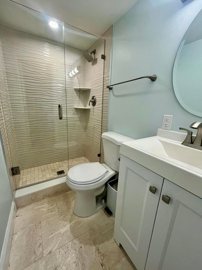Bathroom 1 | Image 16