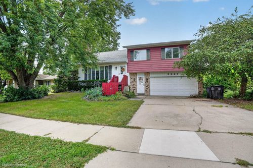 3821 Southlawn Rd, Cedar Falls, IA, 50613-6353 | Card Image