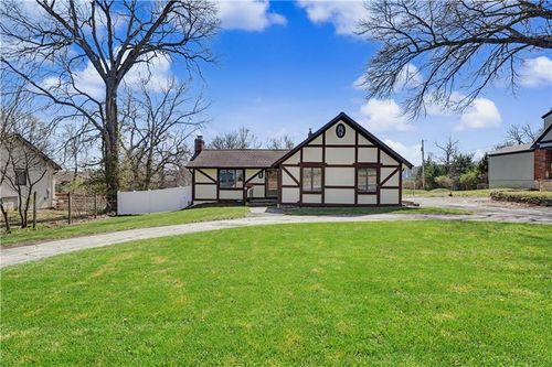 505 E 97th St, Kansas City, MO, 64131-4102 | Card Image