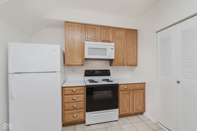 8422 Enclave Blvd, Condo with 2 bedrooms, 3 bathrooms and null parking in Fishers IN | Image 14