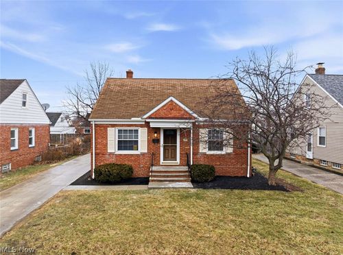 325 E 327th St, Willowick, OH, 44095-3236 | Card Image