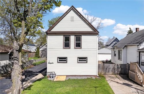36 Willow St, Lackawanna, NY, 14218-3429 | Card Image