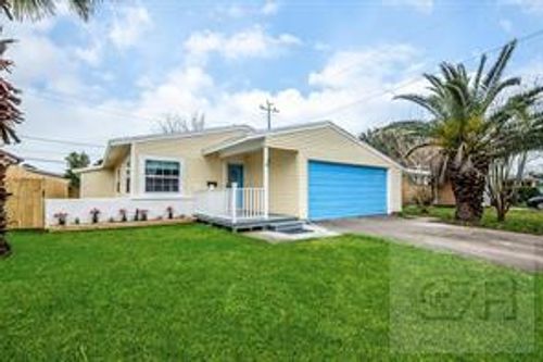 9 Manor Way, Galveston, TX, 77550-3218 | Card Image
