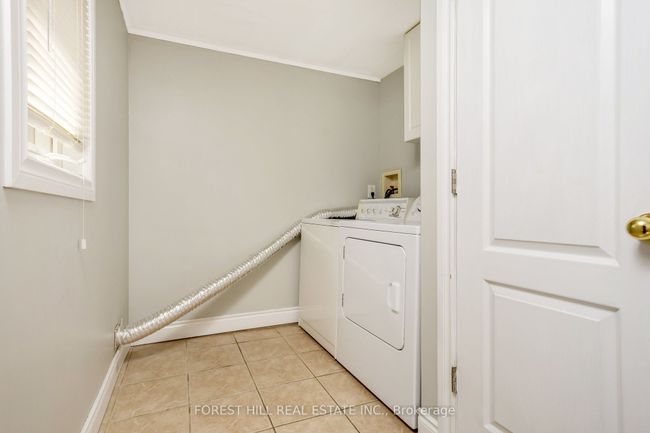 224 Brucedale Ave E, Home with 4 bedrooms, 2 bathrooms and 3 parking in Hamilton ON | Image 16