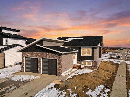 78 Parlby Cres, Lacombe, AB, T4L0J9 | Card Image