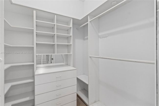 APT-633 - 201 Crandon Blvd, Condo with 2 bedrooms, 2 bathrooms and null parking in Key Biscayne FL | Image 27