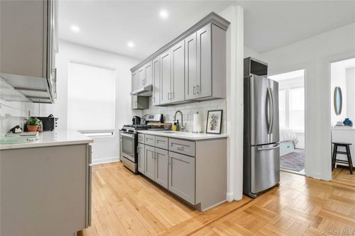 2334 28th St, Astoria, NY, 11105-2877 | Card Image