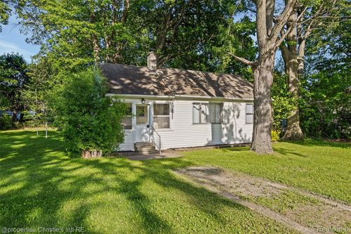 32660 Saint Vincent Ave, Warren, MI, 48092-4357 | Card Image