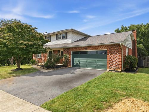 1925 Belleview Drive, Whitehall Twp, PA, 18052 | Card Image