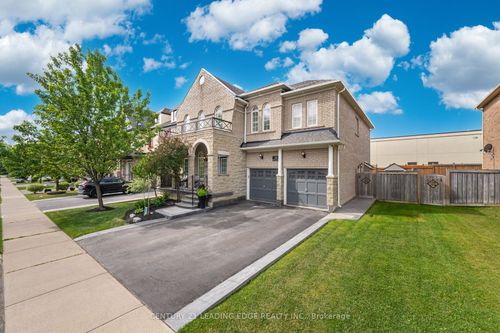 34 Royal Links Cir, Brampton, ON, L6P2Z9 | Card Image