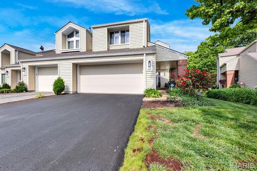 665 Highview Circle Dr, Ballwin, MO, 63021-7804 | Card Image
