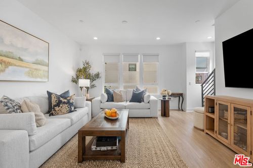 10827 W Riverton Ct, North Hollywood, CA, 91602 | Card Image