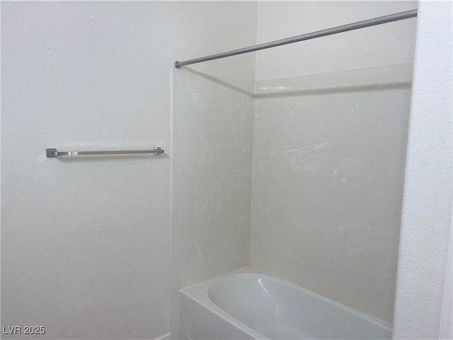 Full bathroom with shower / bathtub combination | Image 18