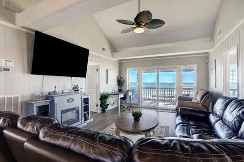 814 Beach Dr, Surfside Beach, TX, 77541-9447 | Card Image