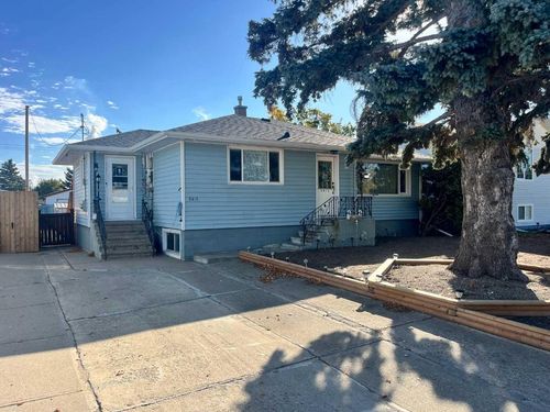 5413 56 St, Taber, AB, T1G1L8 | Card Image