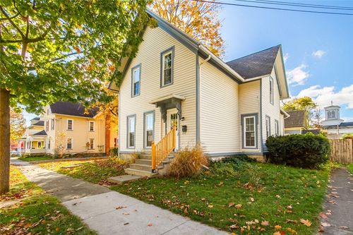 18 Monroe St, Honeoye Falls, NY, 14472-1020 | Card Image